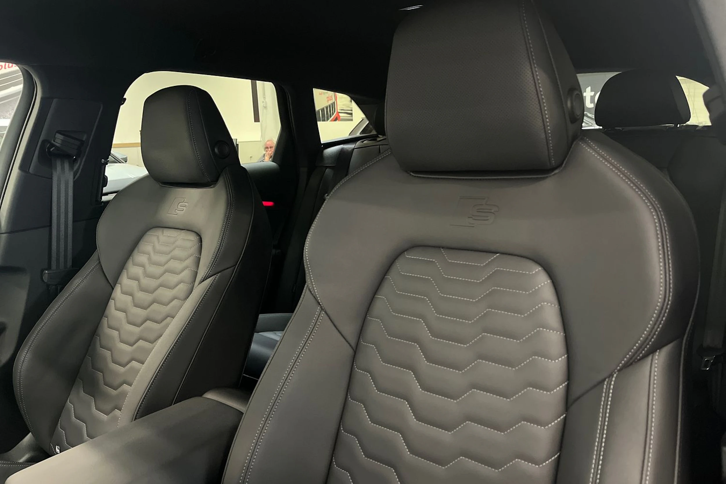 met. musta Audi A6 e-tron 2026 kuva 13.