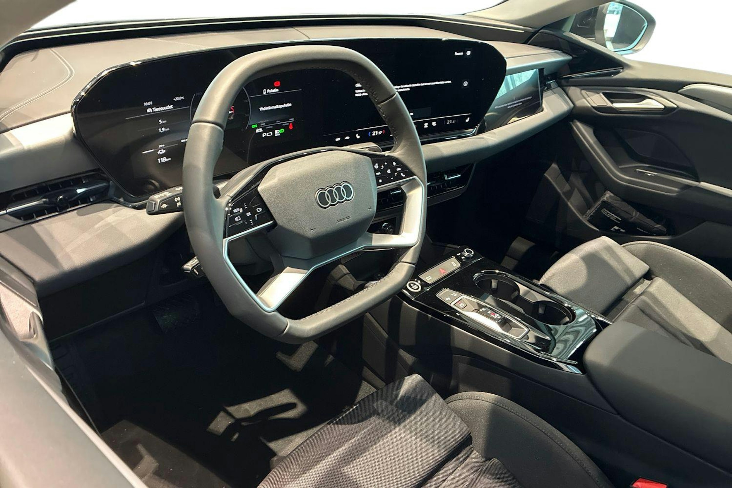 musta Audi A6 e-tron 2026 kuva 6.