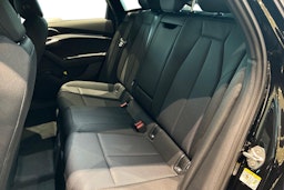 musta Audi A6 e-tron 2026 kuva 8.