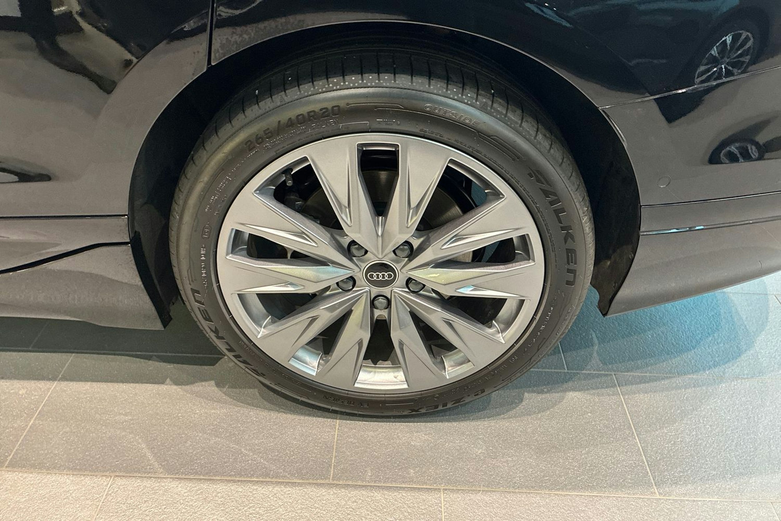 musta Audi A6 e-tron 2026 kuva 10.