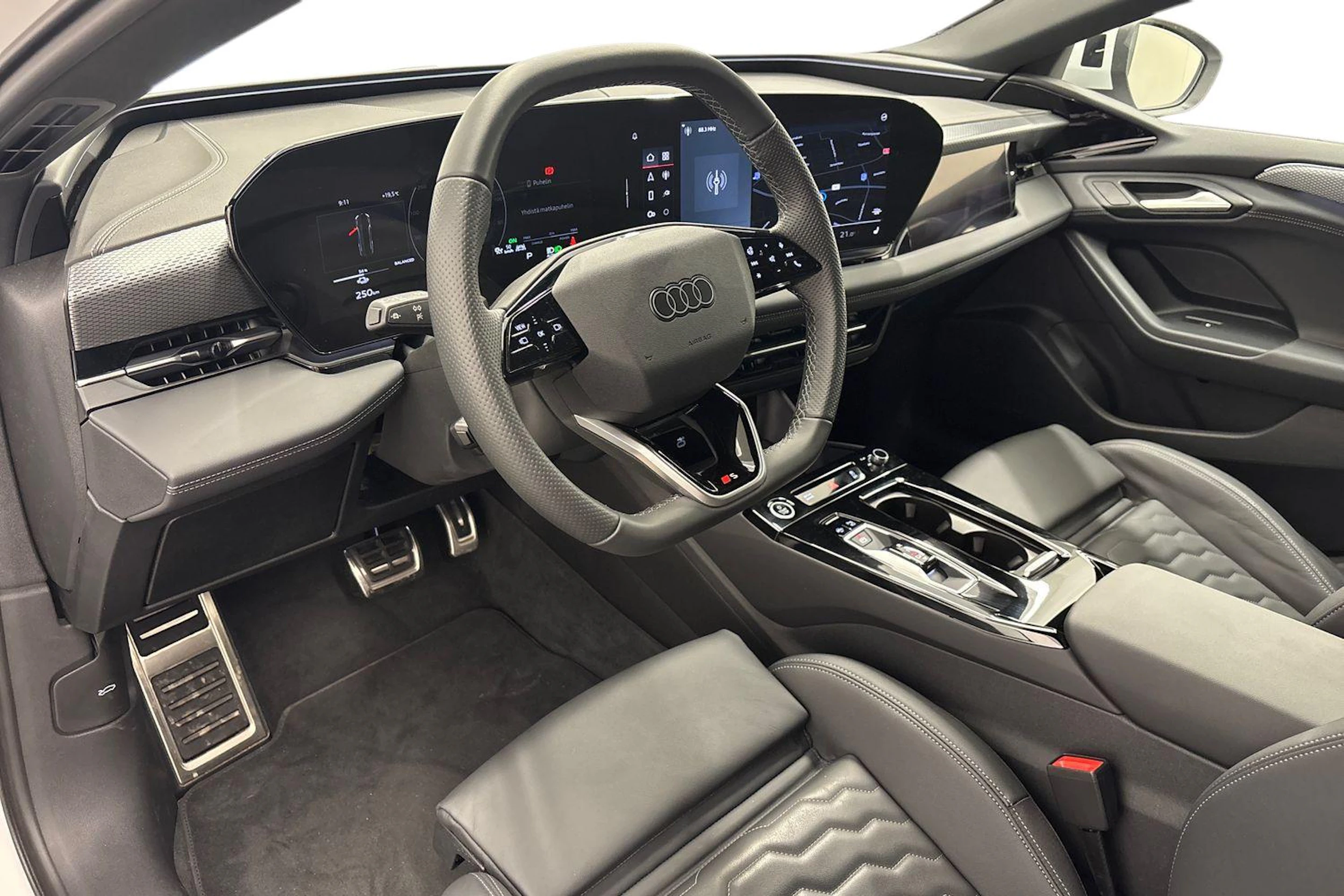 valkoinen Audi A6 e-tron 2025 kuva 6.