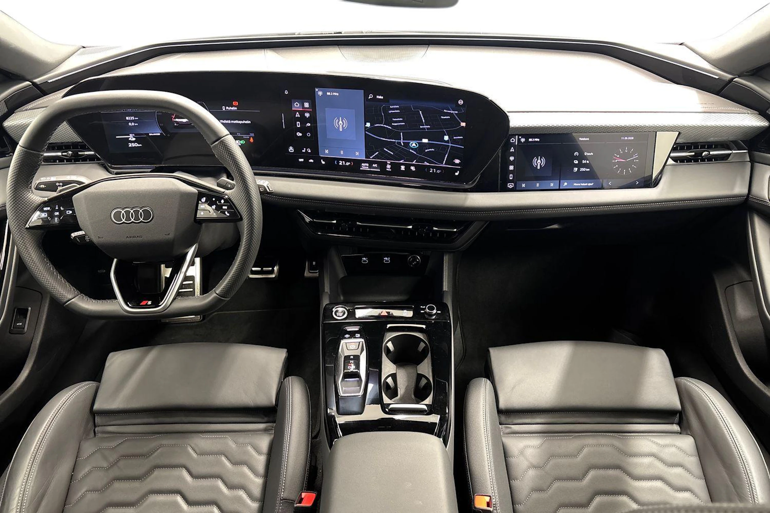 valkoinen Audi A6 e-tron 2025 kuva 7.