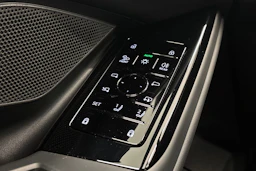 valkoinen Audi A6 e-tron 2025 kuva 13.