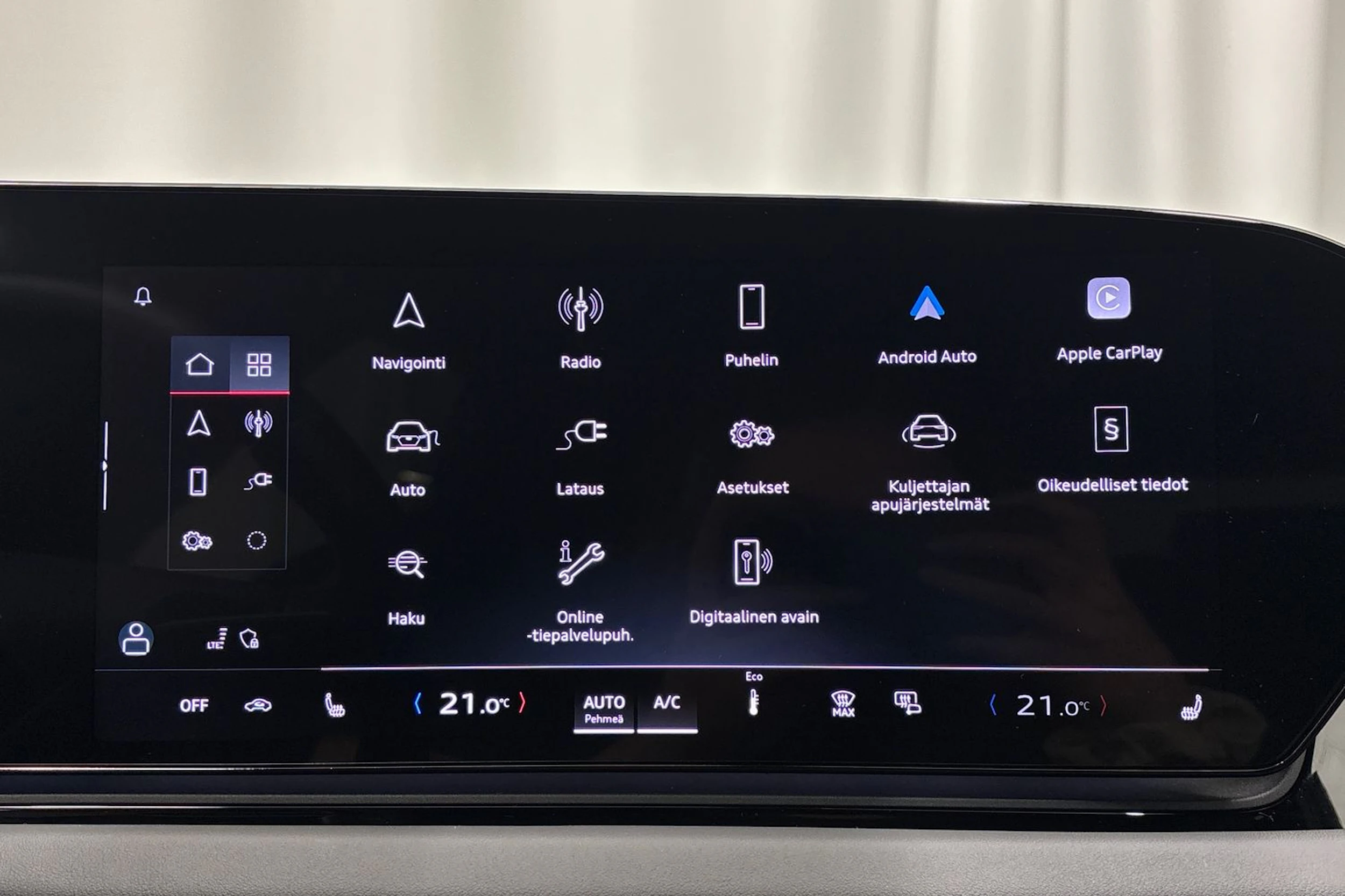 valkoinen Audi A6 e-tron 2025 kuva 27.
