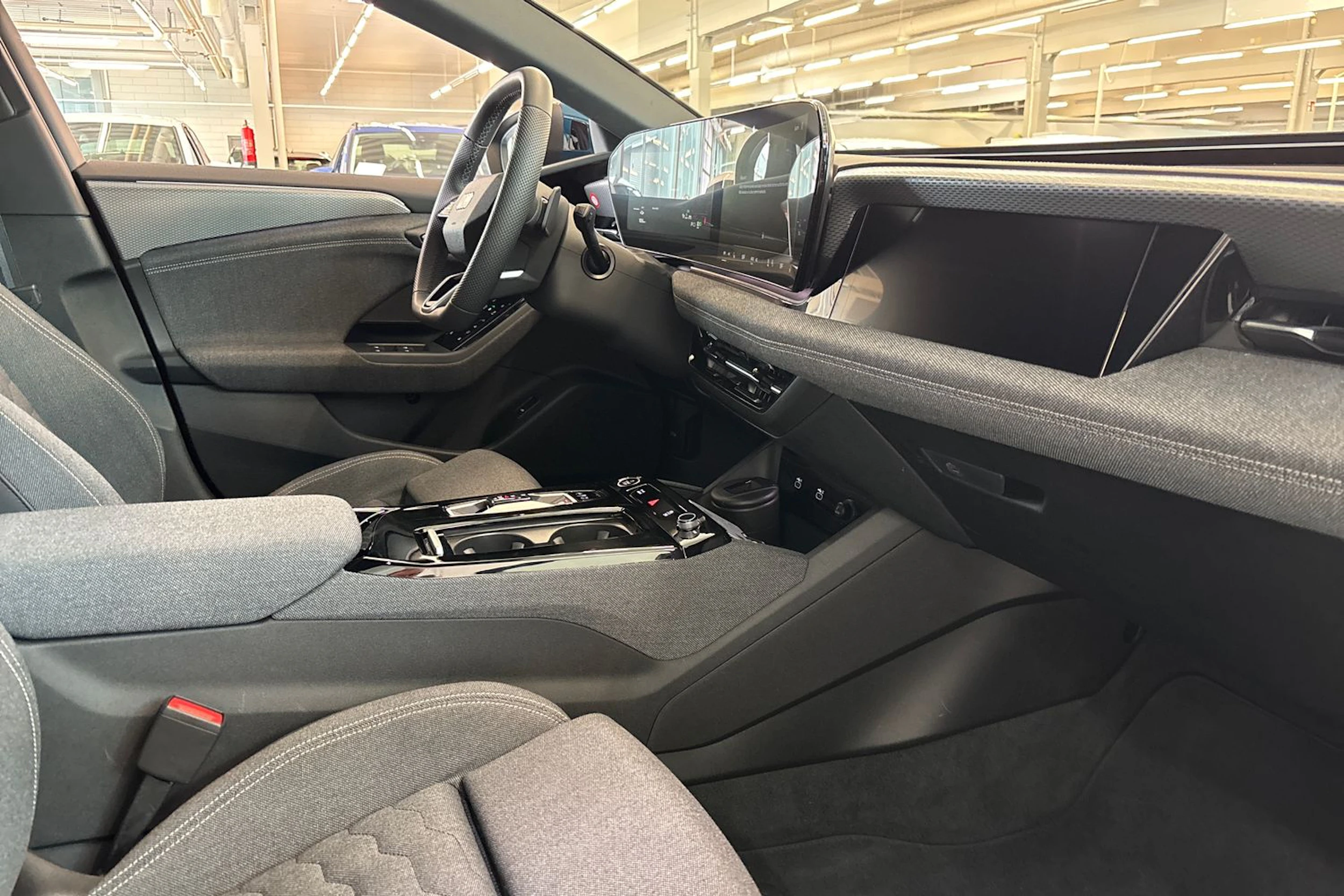 sininen Audi A6 e-tron 2026 kuva 15.