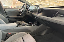 sininen Audi A6 e-tron 2026 kuva 15.