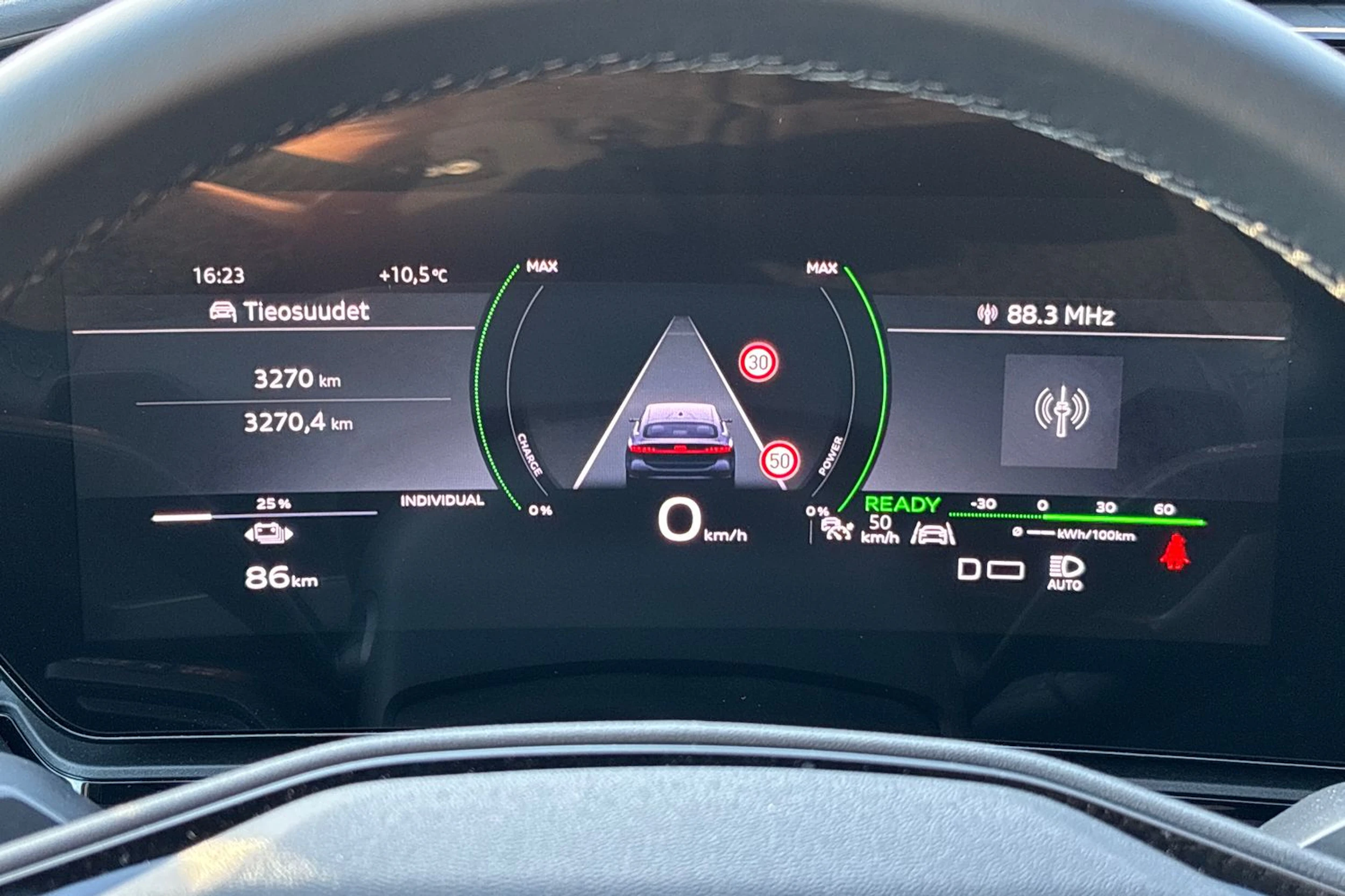 met. musta Audi A6 e-tron 2026 kuva 11.