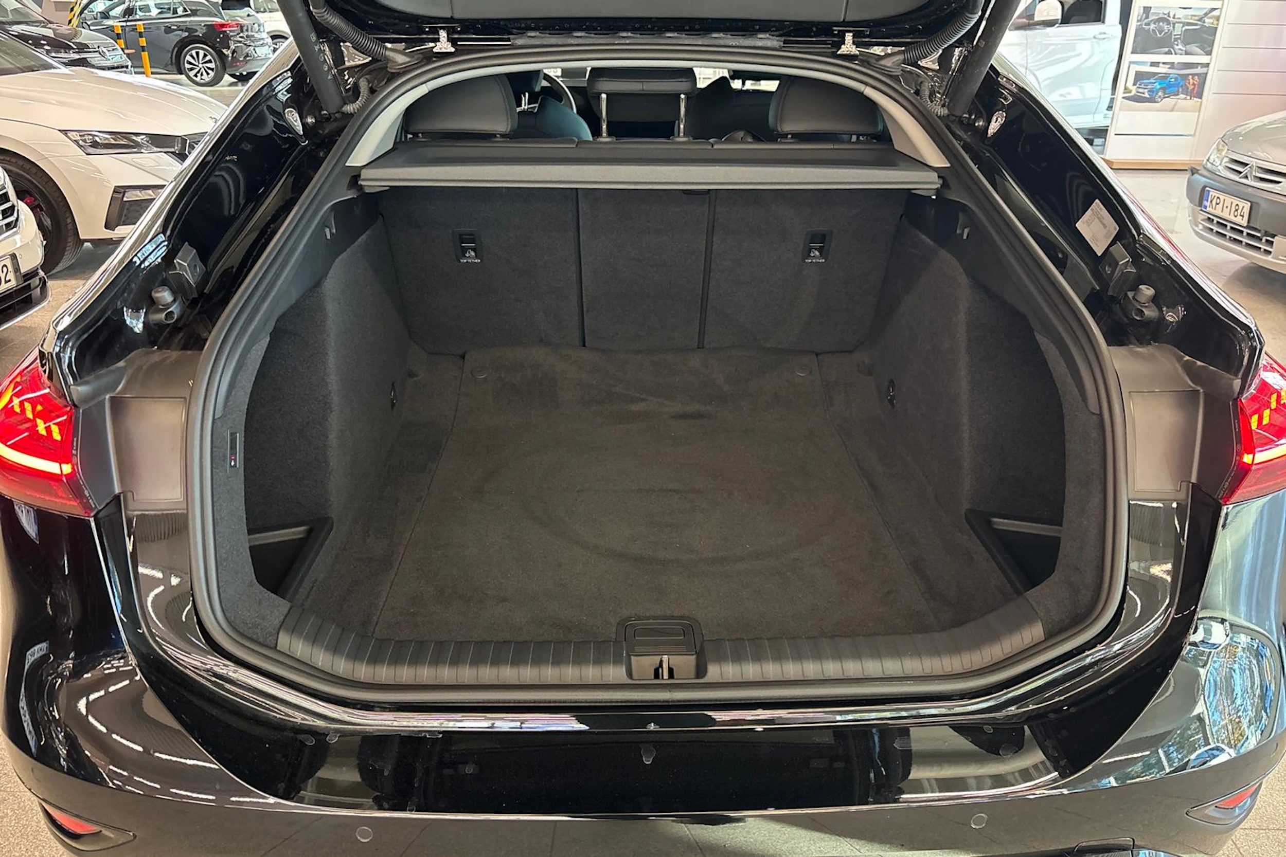 met. musta Audi A6 e-tron 2026 kuva 21.