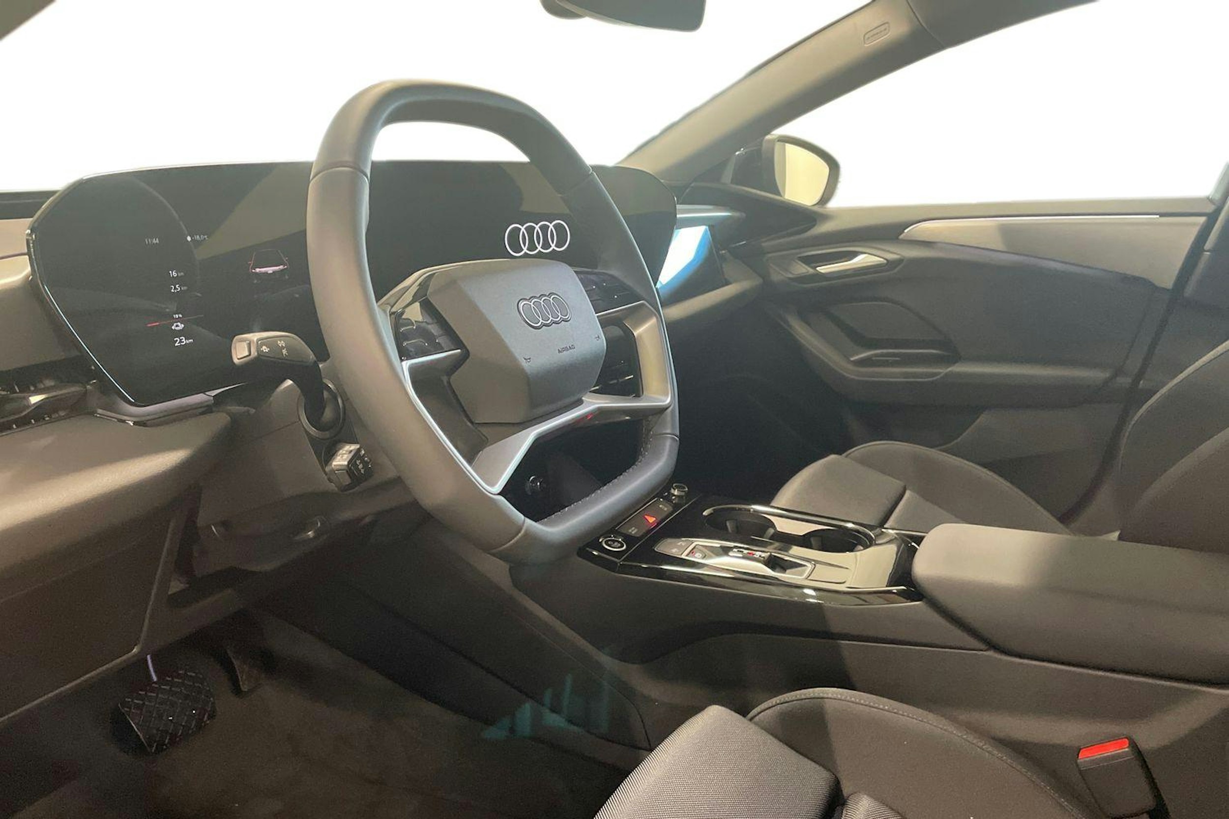 musta Audi A6 e-tron 2026 kuva 8.