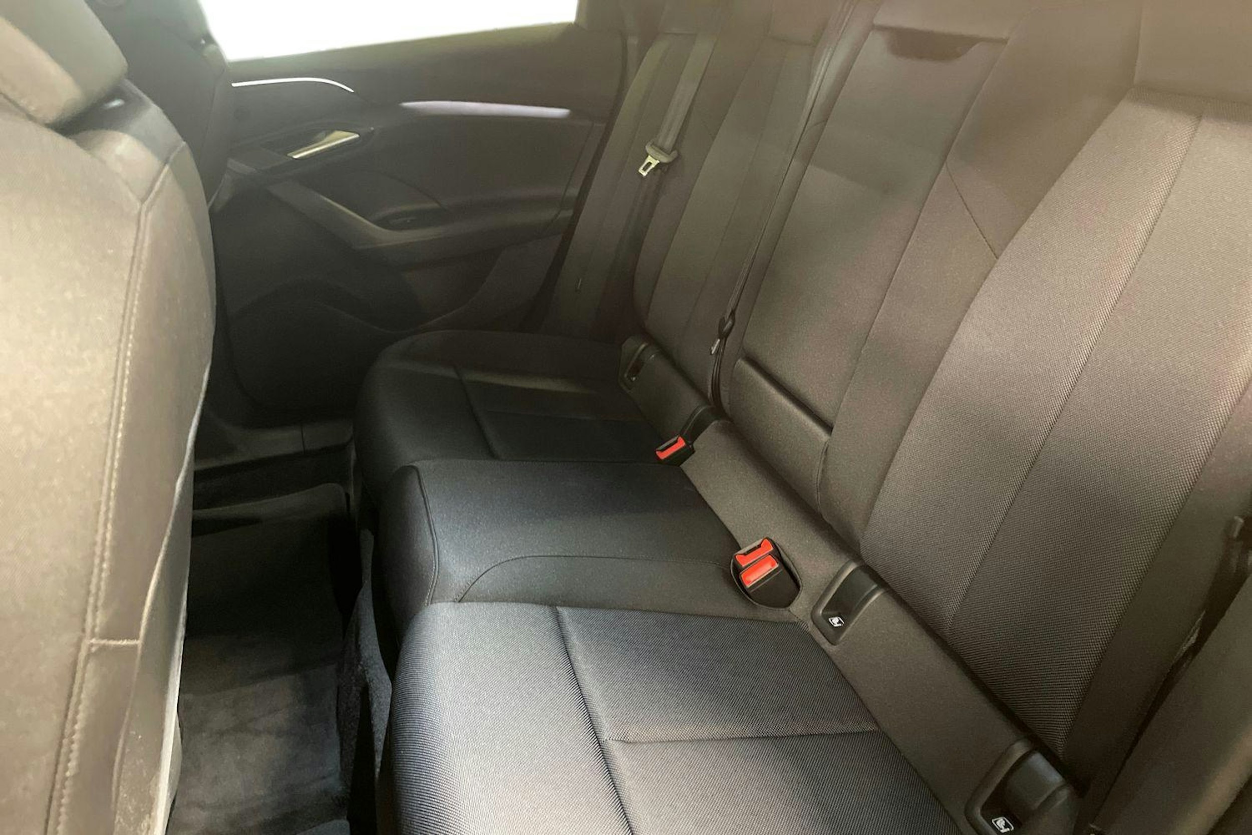 musta Audi A6 e-tron 2026 kuva 11.