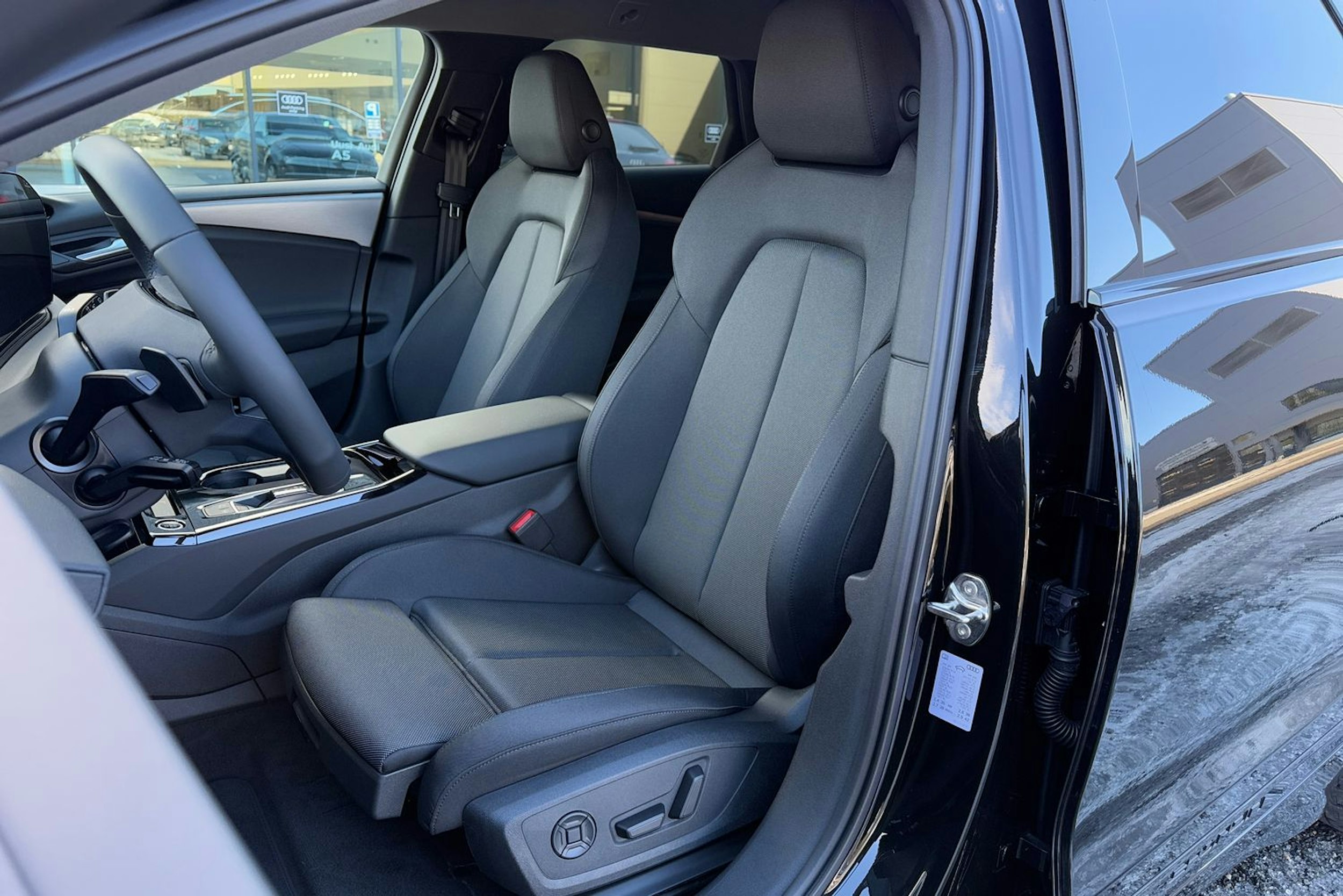 musta Audi A6 e-tron 2026 kuva 18.