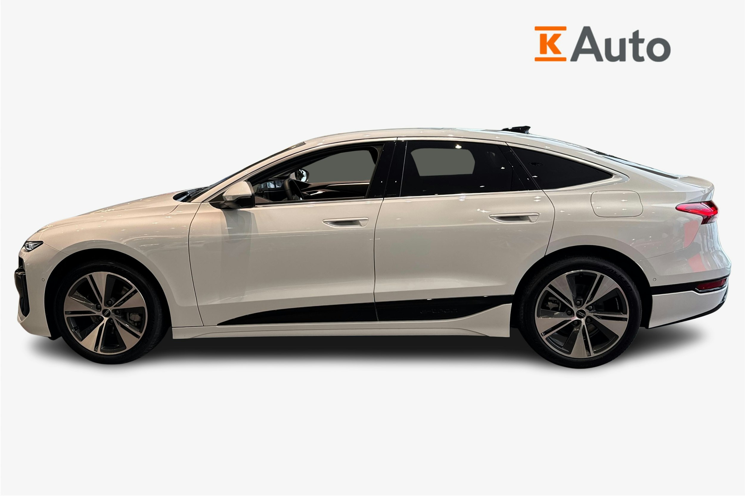 valkoinen Audi A6 e-tron 2026 kuva 5.