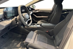 valkoinen Audi A6 e-tron 2026 kuva 6.