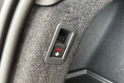 valkoinen Audi A6 e-tron 2026 kuva 13.