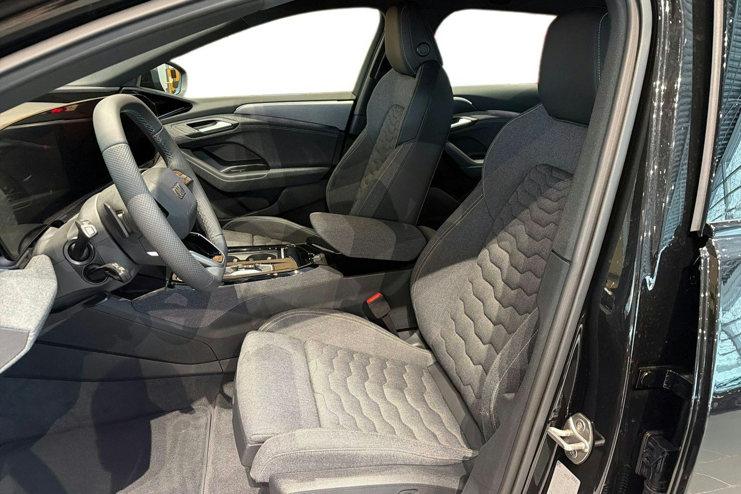 musta Audi A6 e-tron 2026 kuva 6.