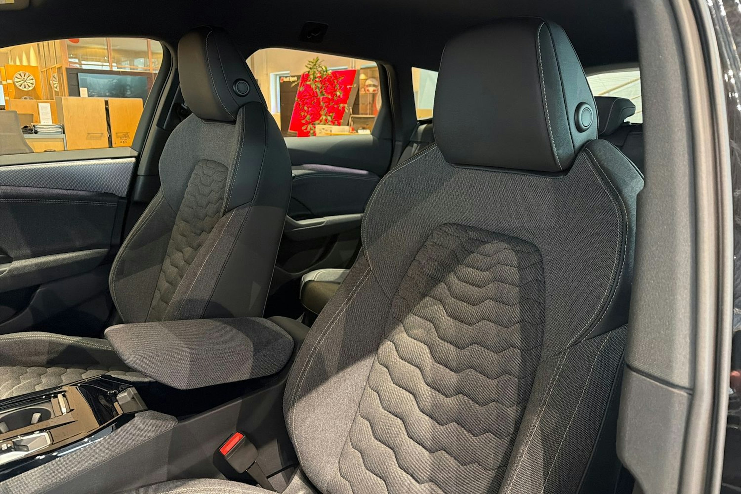 musta Audi A6 e-tron 2026 kuva 13.