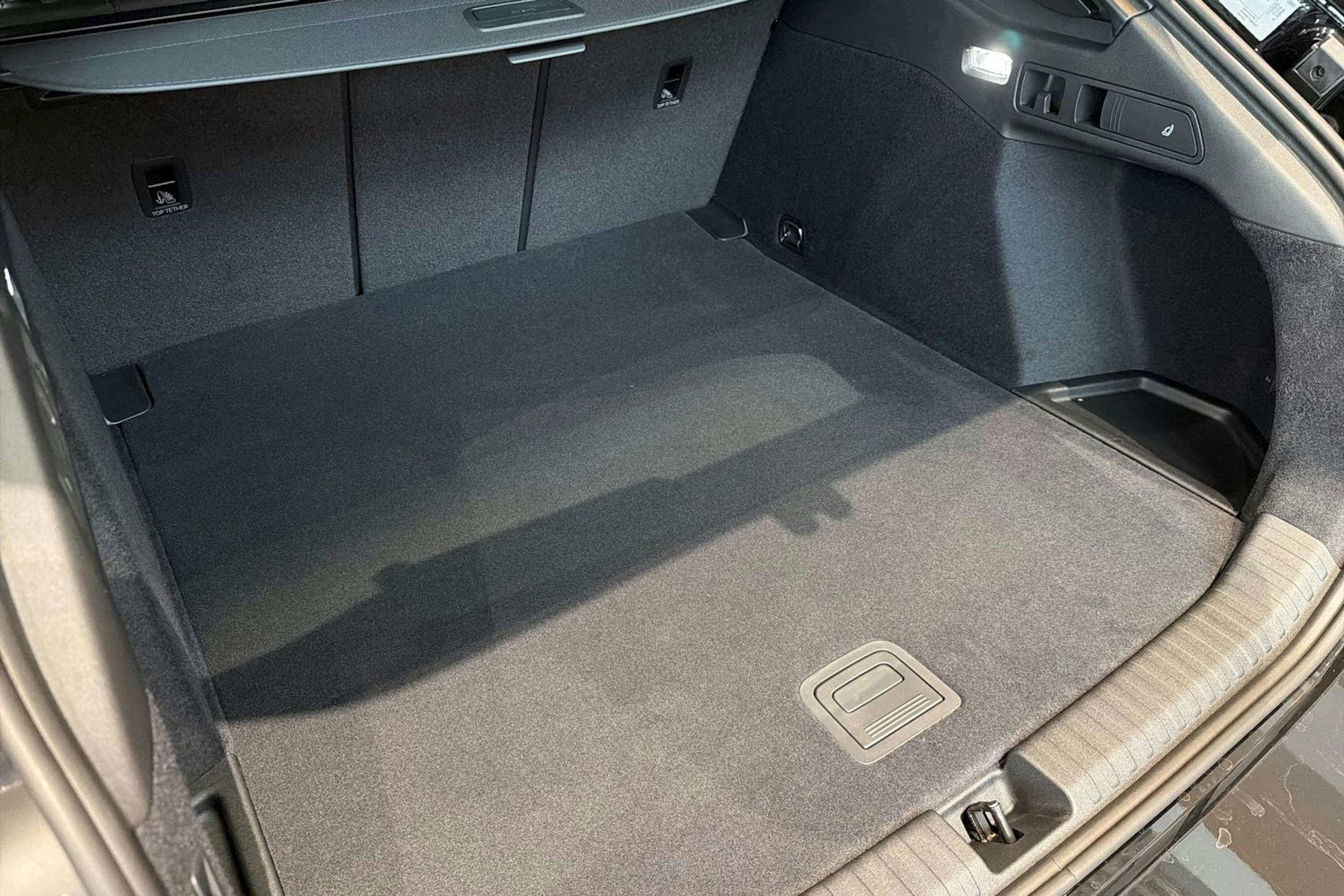 musta Audi A6 e-tron 2026 kuva 16.