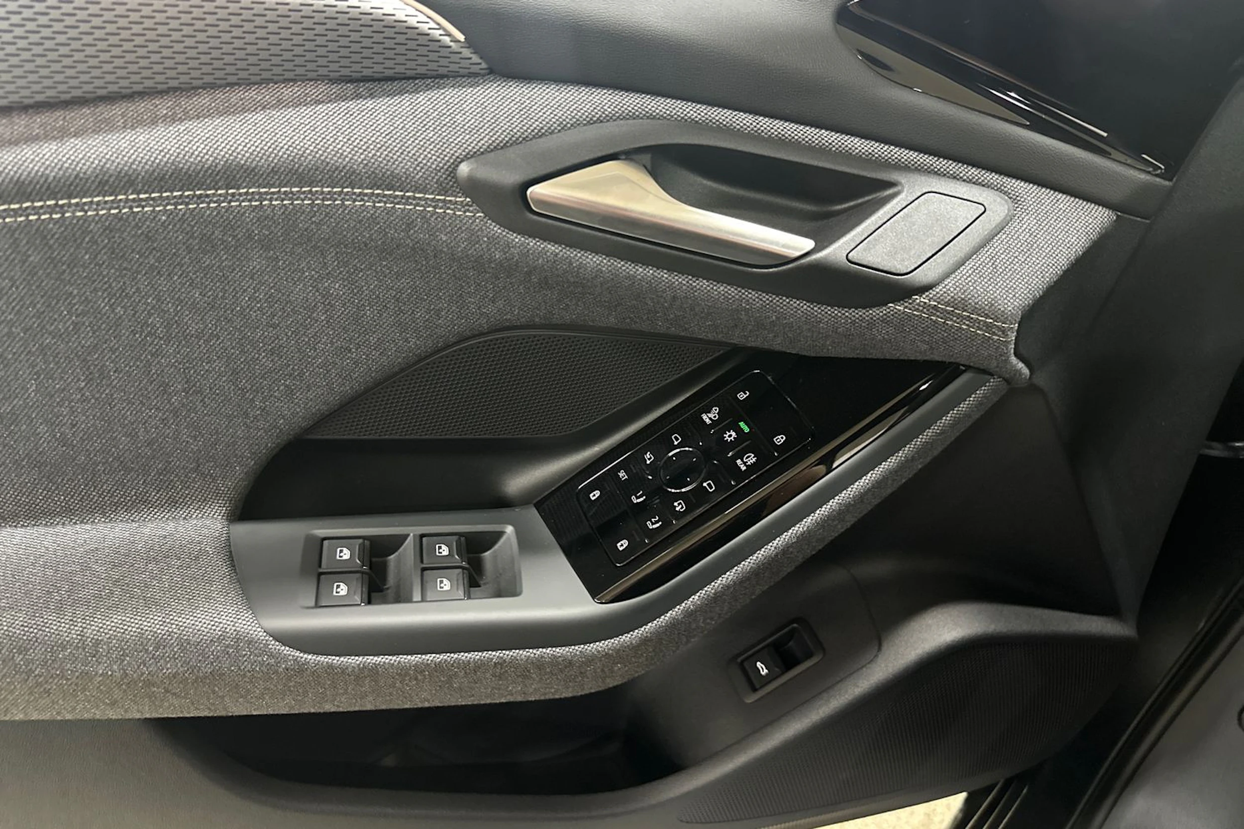 met. harmaa Audi A6 e-tron 2026 kuva 14.