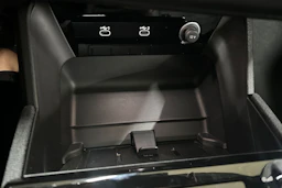 met. harmaa Audi A6 e-tron 2026 kuva 17.