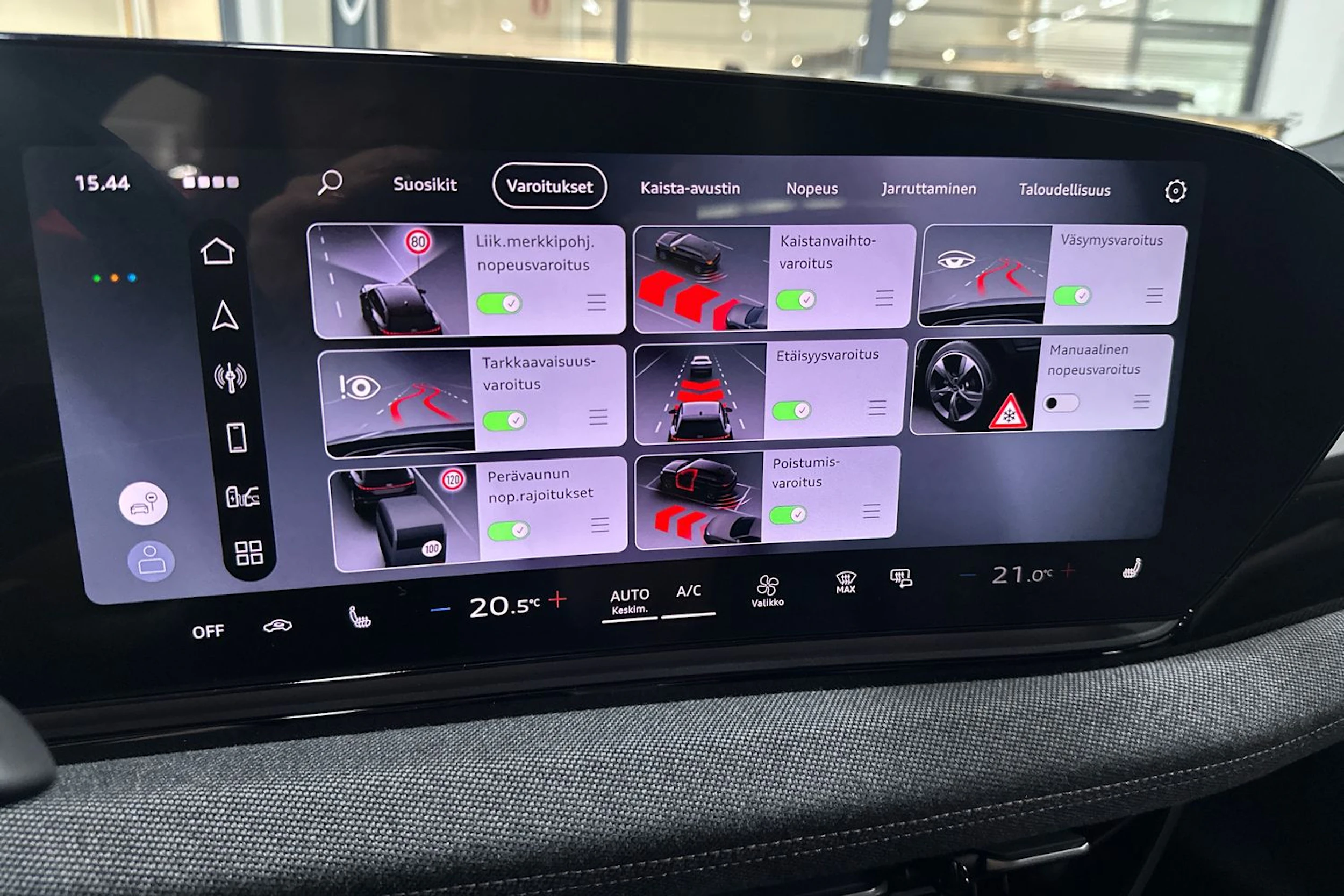 met. harmaa Audi A6 e-tron 2026 kuva 22.