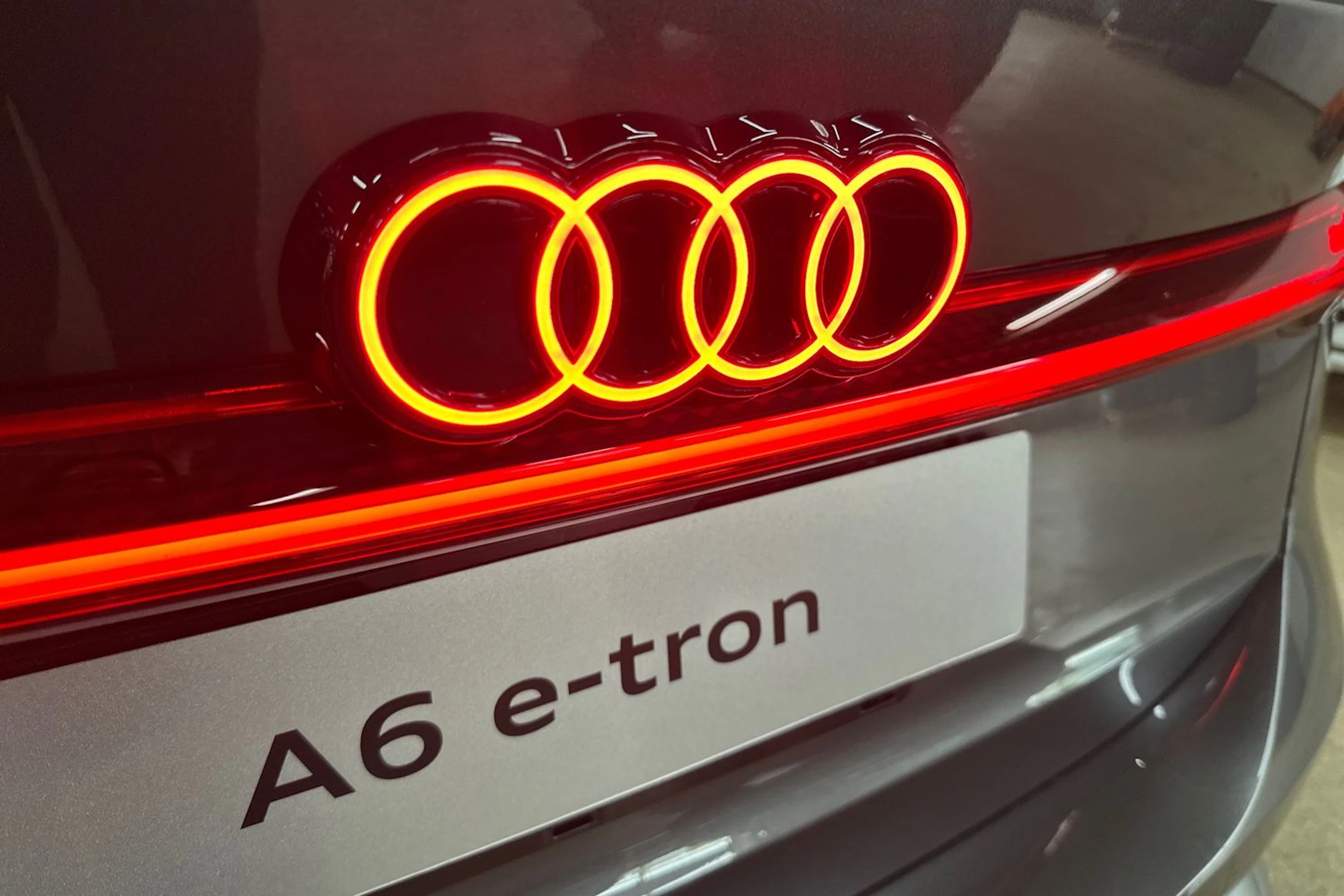 met. harmaa Audi A6 e-tron 2026 kuva 32.