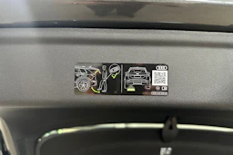 met. harmaa Audi A6 e-tron 2026 kuva 36.