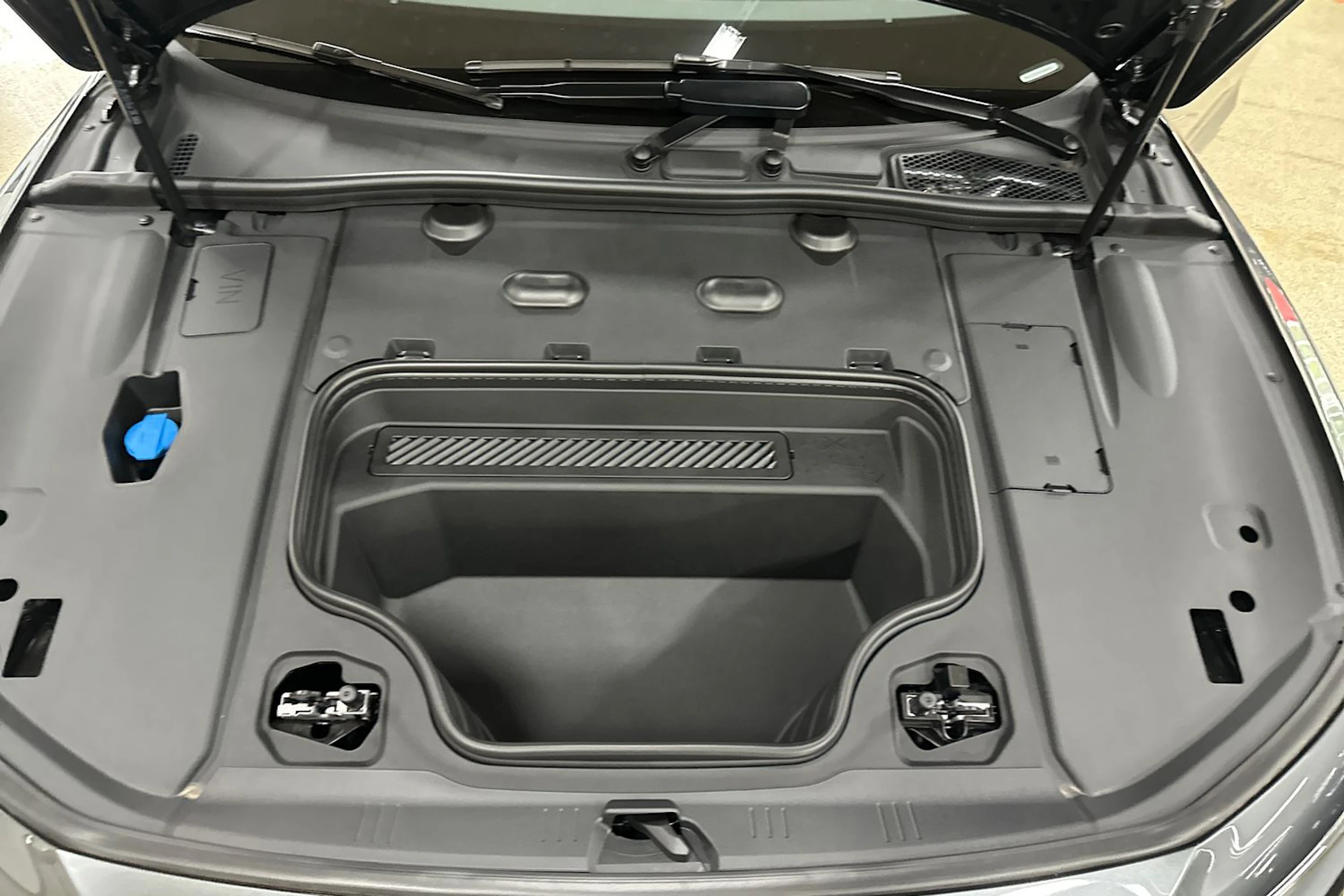 met. harmaa Audi A6 e-tron 2026 kuva 37.