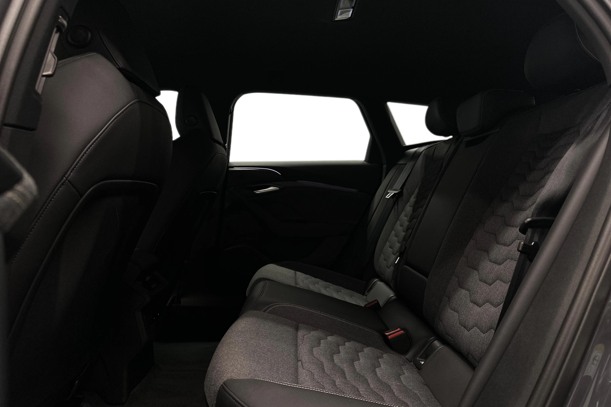 harmaa Audi A6 e-tron 2025 kuva 8.
