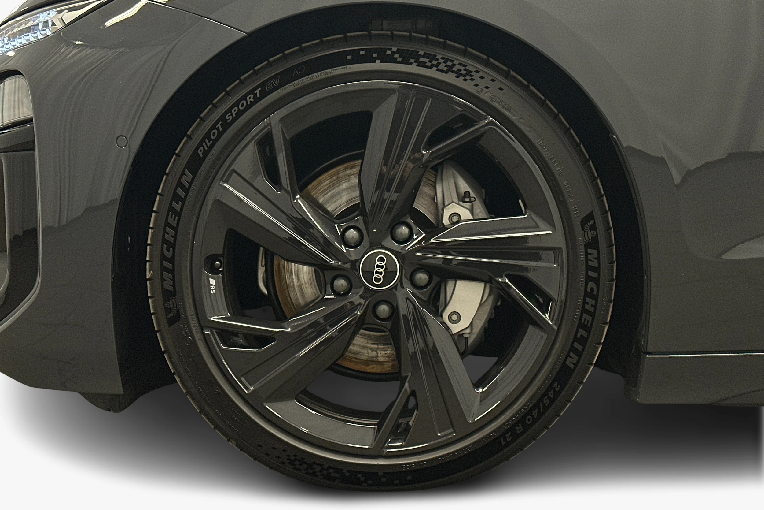 harmaa Audi A6 e-tron 2025 kuva 9.