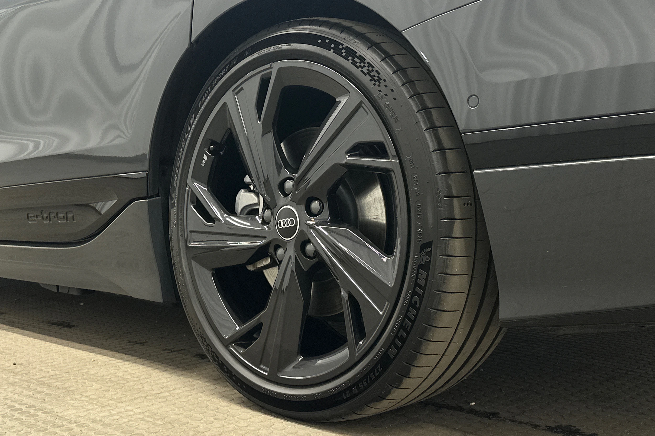 harmaa Audi A6 e-tron 2025 kuva 10.