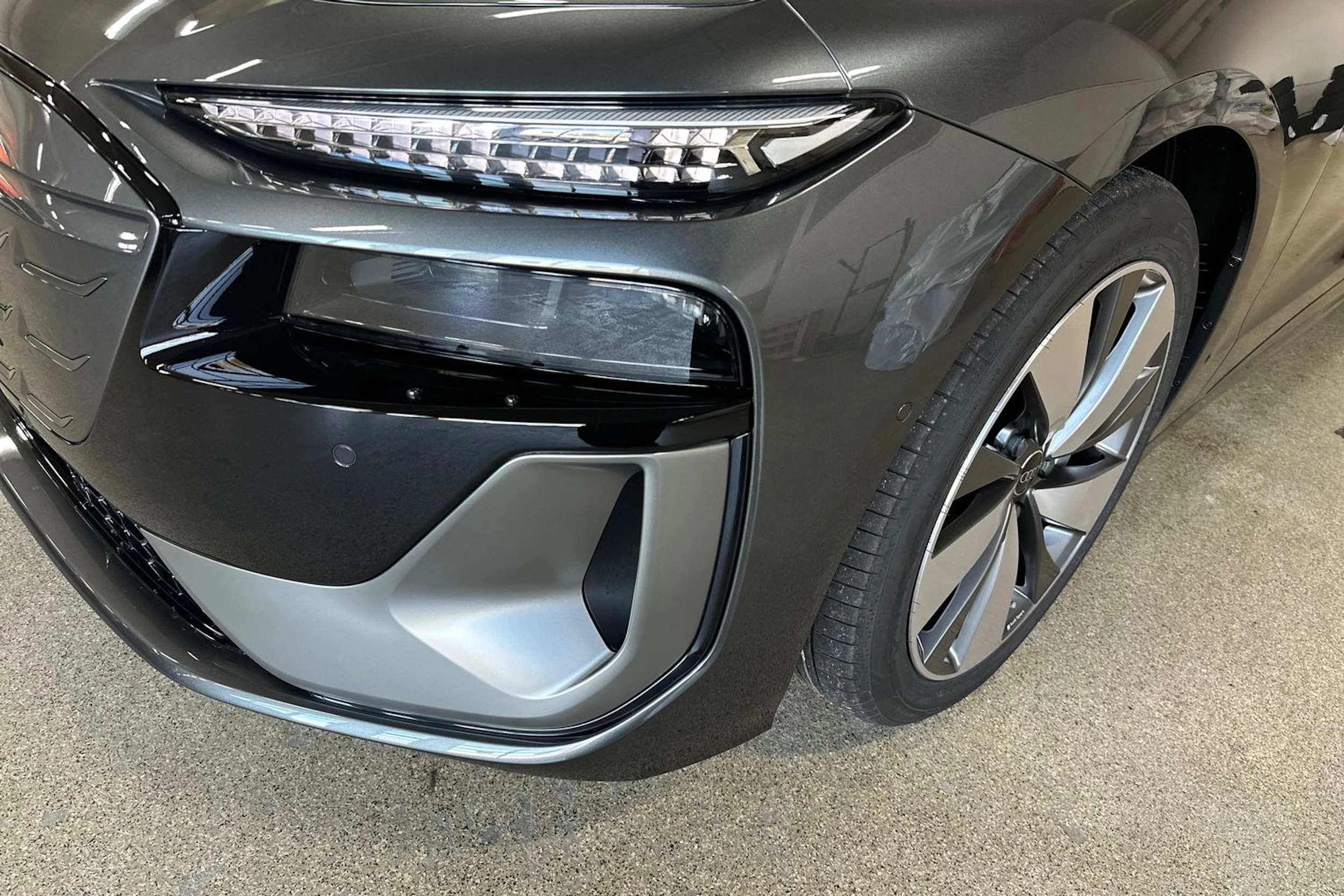 met. harmaa Audi A6 e-tron 2026 kuva 10.