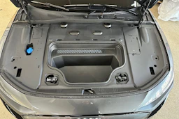 met. harmaa Audi A6 e-tron 2026 kuva 37.