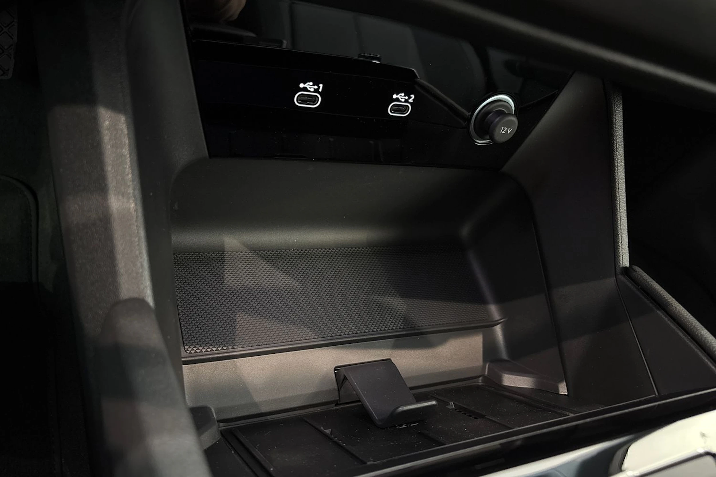harmaa Audi A6 e-tron 2026 kuva 21.