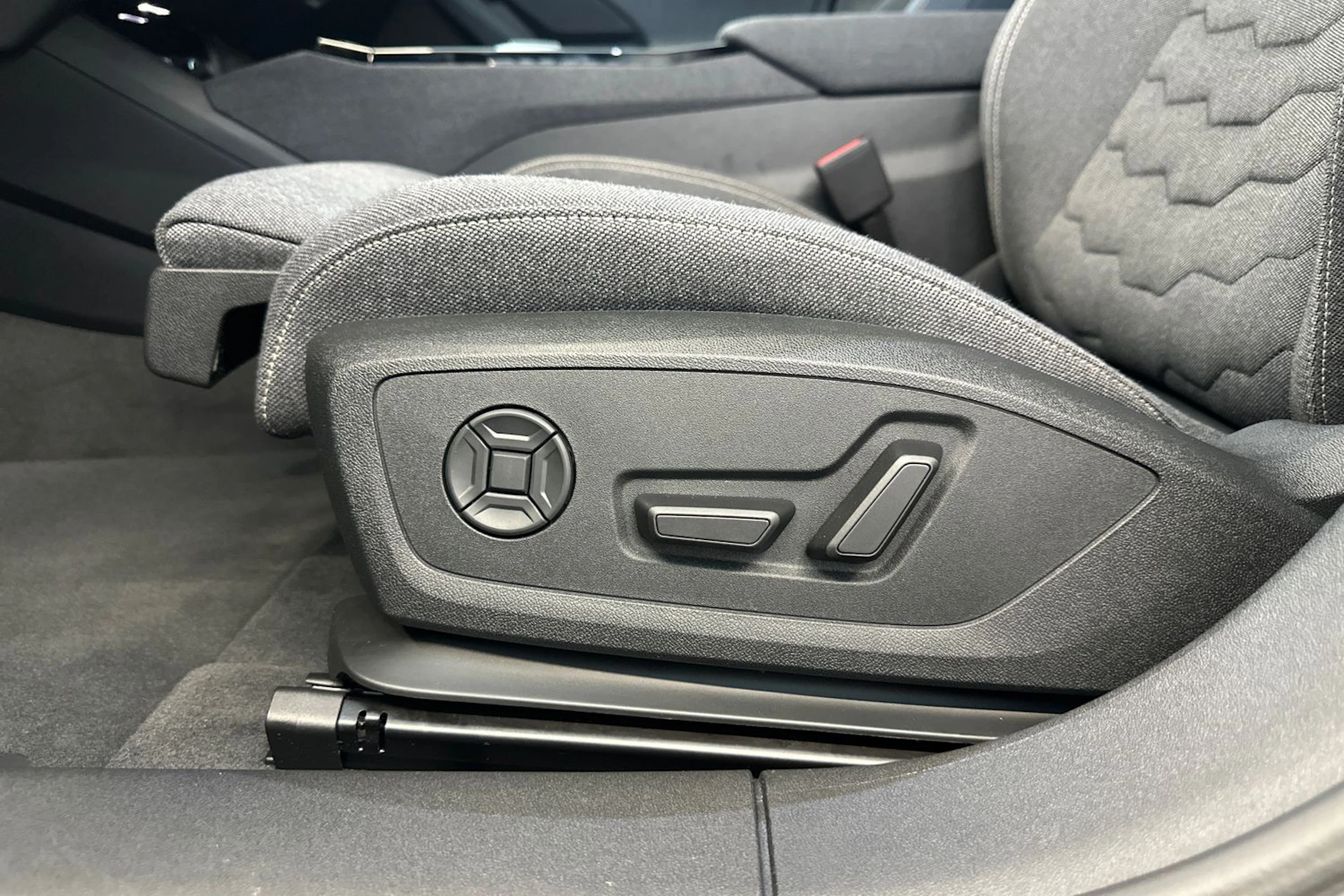 mythos musta Audi A6 e-tron 2026 kuva 18.