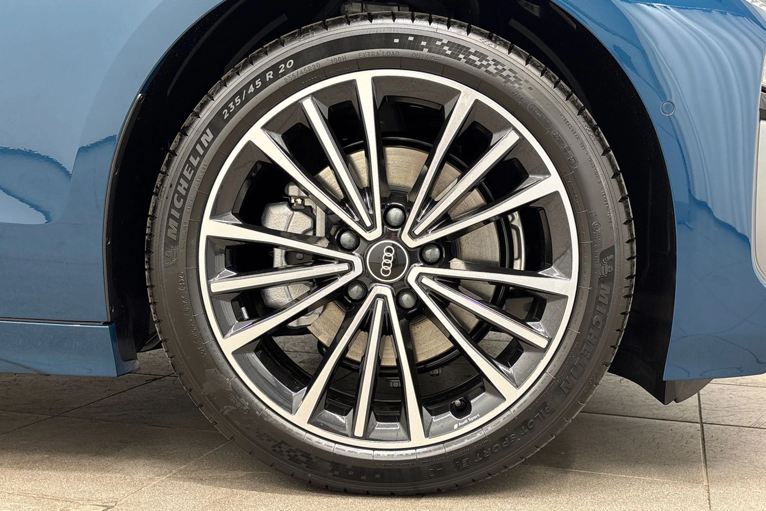 met. sininen Audi A6 e-tron 2026 kuva 10.