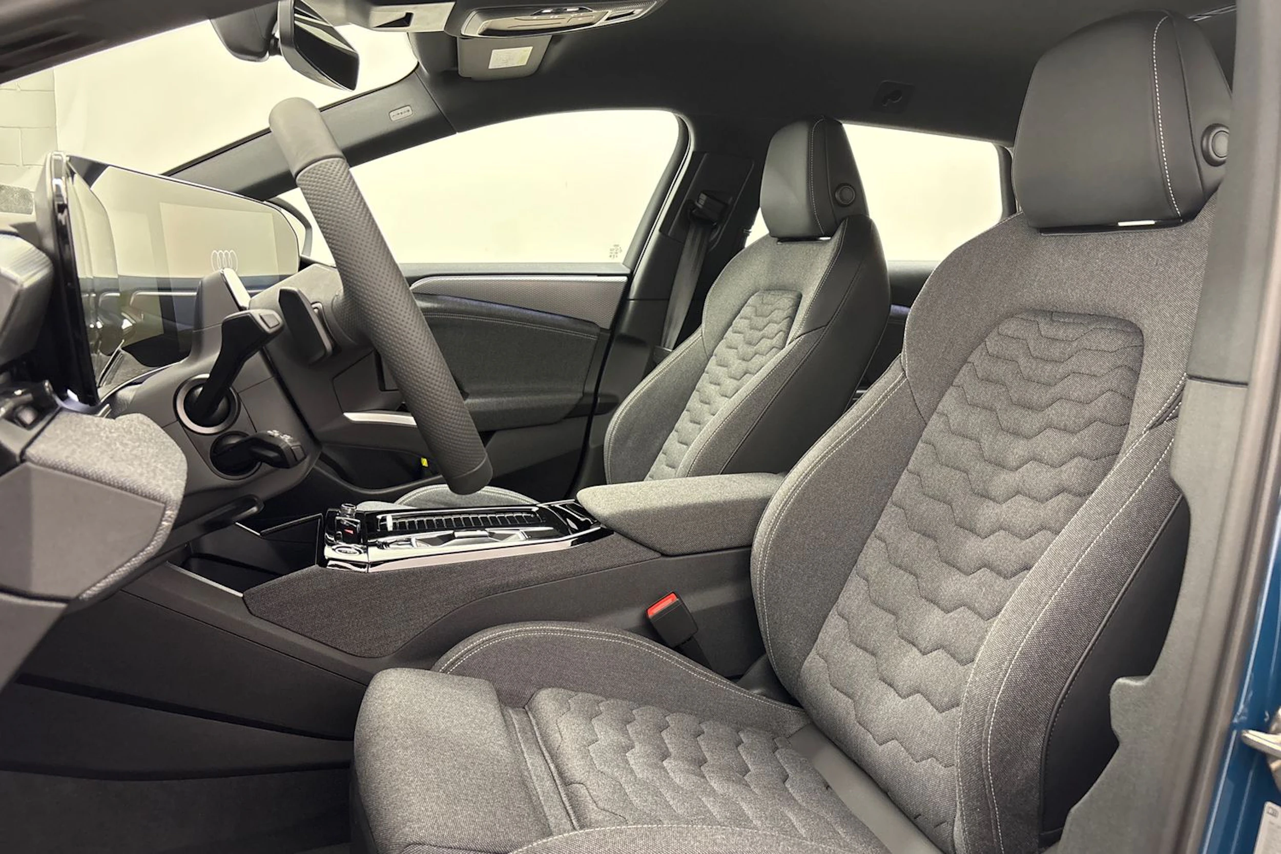 met. sininen Audi A6 e-tron 2026 kuva 11.
