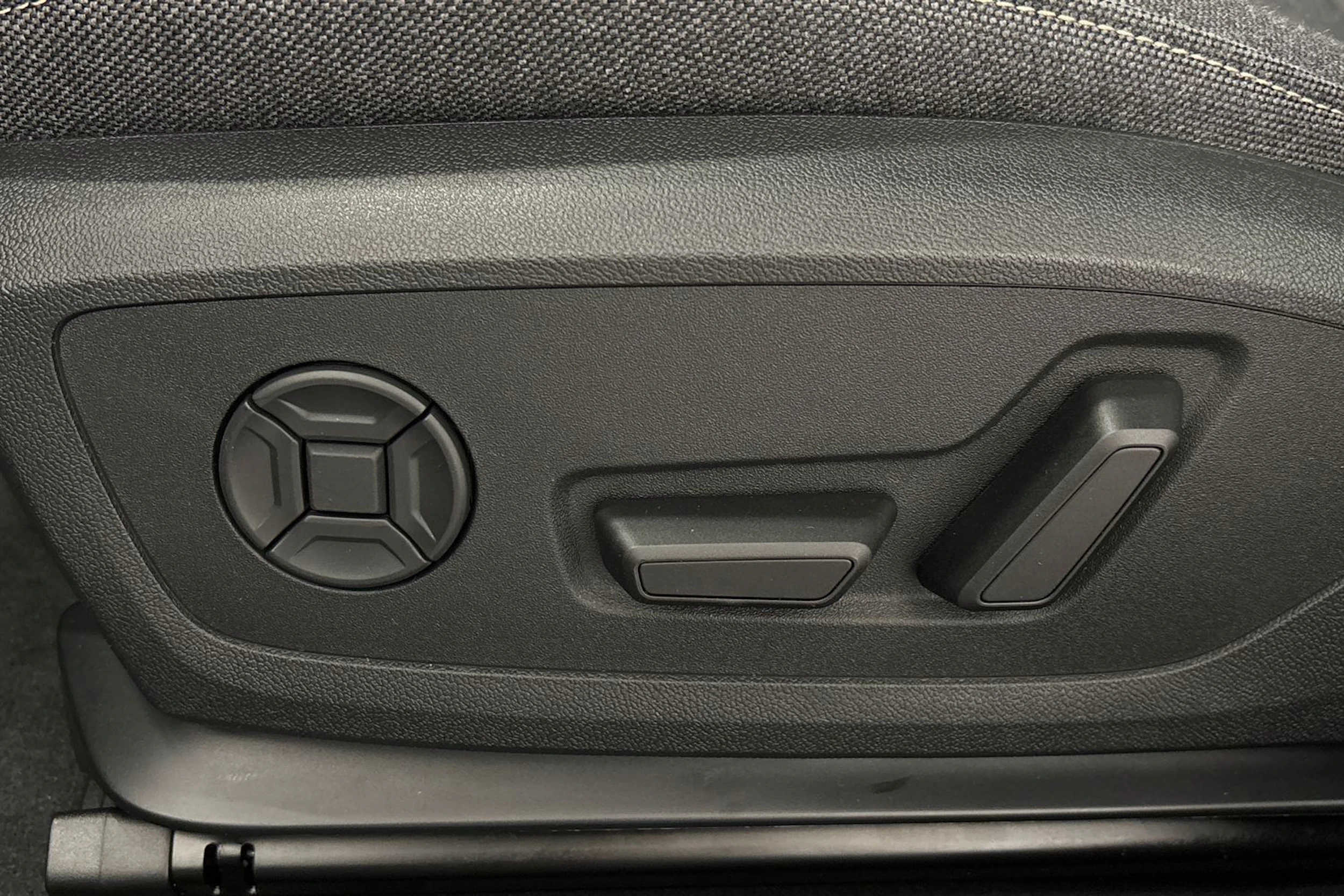 met. sininen Audi A6 e-tron 2026 kuva 12.