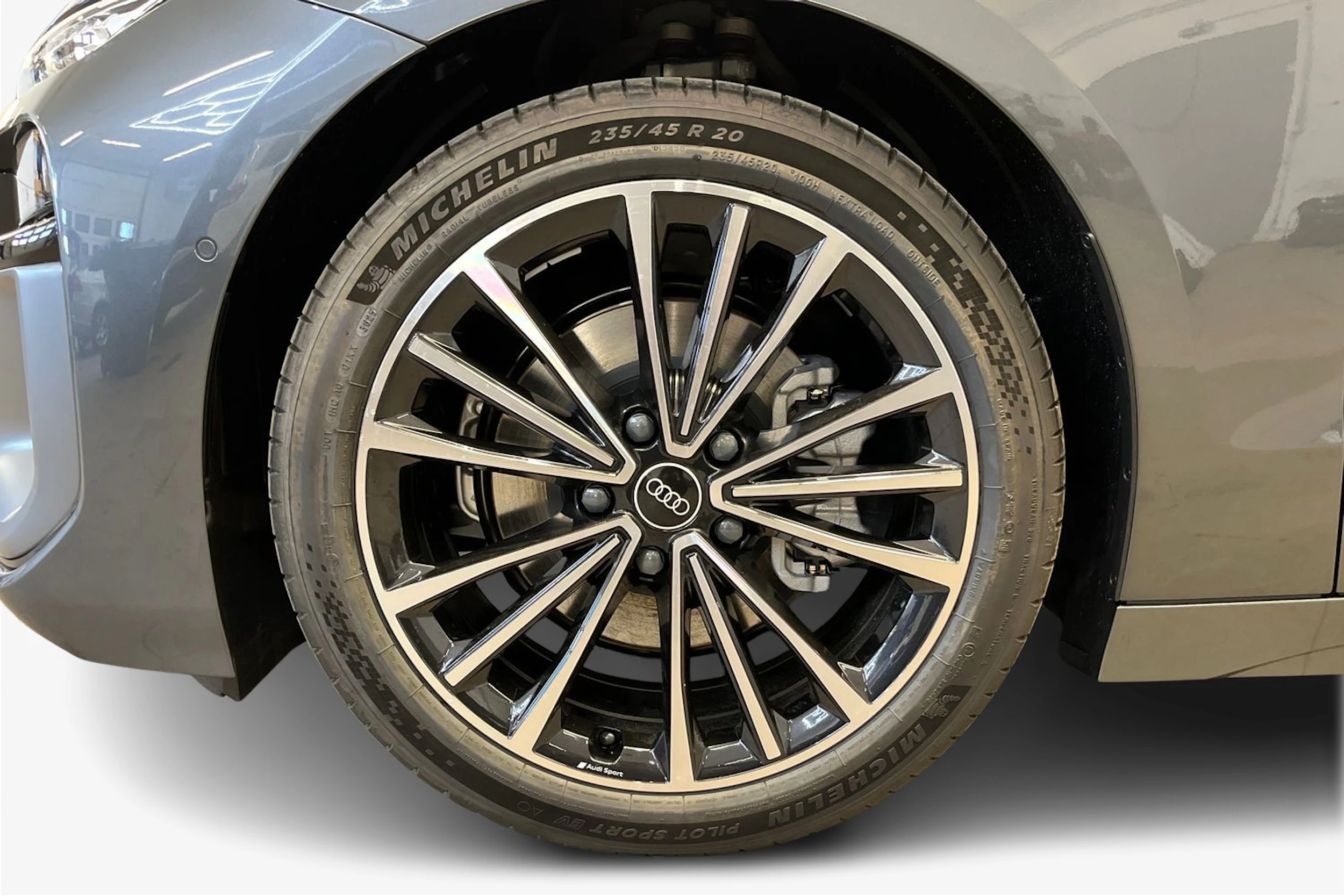 daytonan harmaa Audi A6 e-tron 2026 kuva 9.