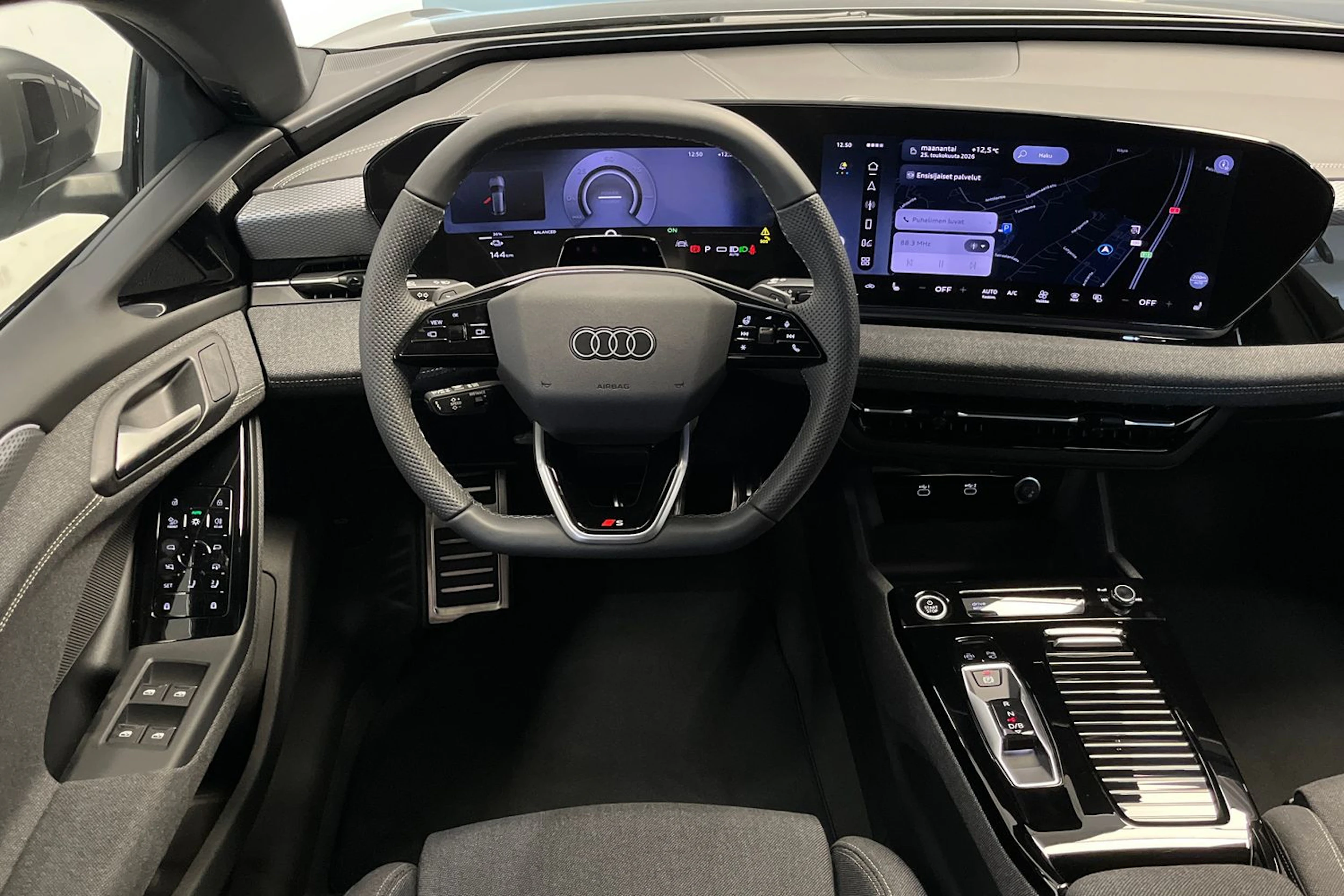 daytonan harmaa Audi A6 e-tron 2026 kuva 11.