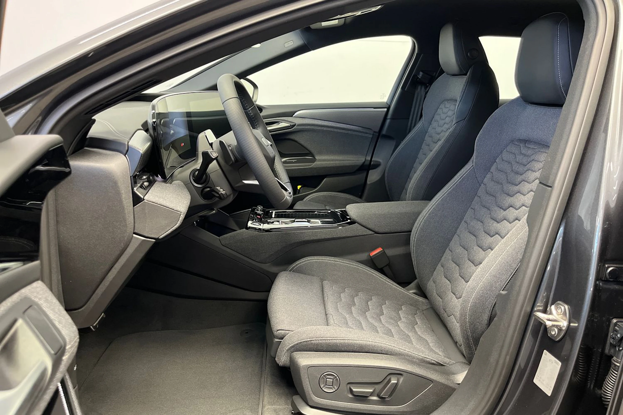 daytonan harmaa Audi A6 e-tron 2026 kuva 21.