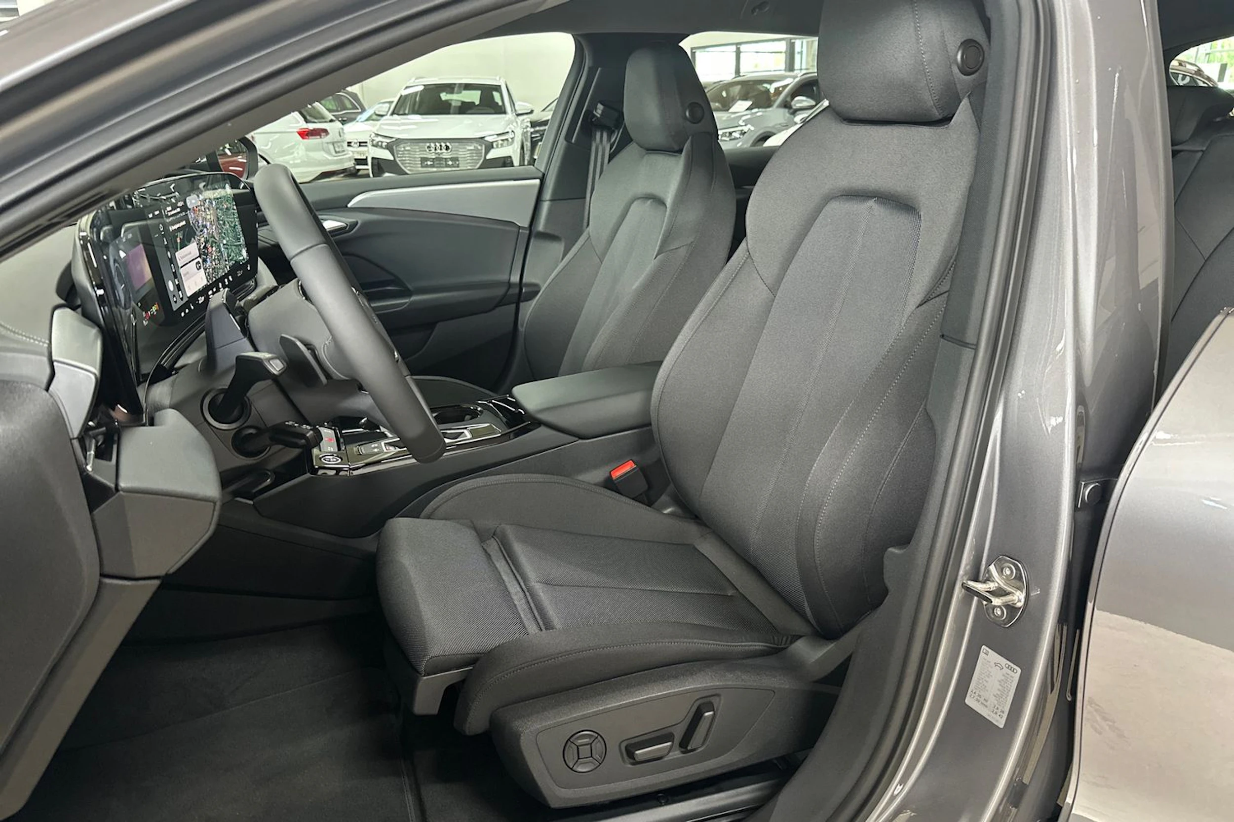 met. harmaa Audi A6 e-tron 2026 kuva 11.