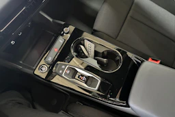 met. harmaa Audi A6 e-tron 2026 kuva 14.