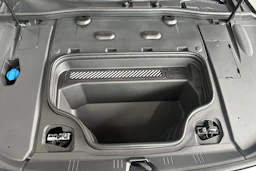 met. harmaa Audi A6 e-tron 2026 kuva 38.