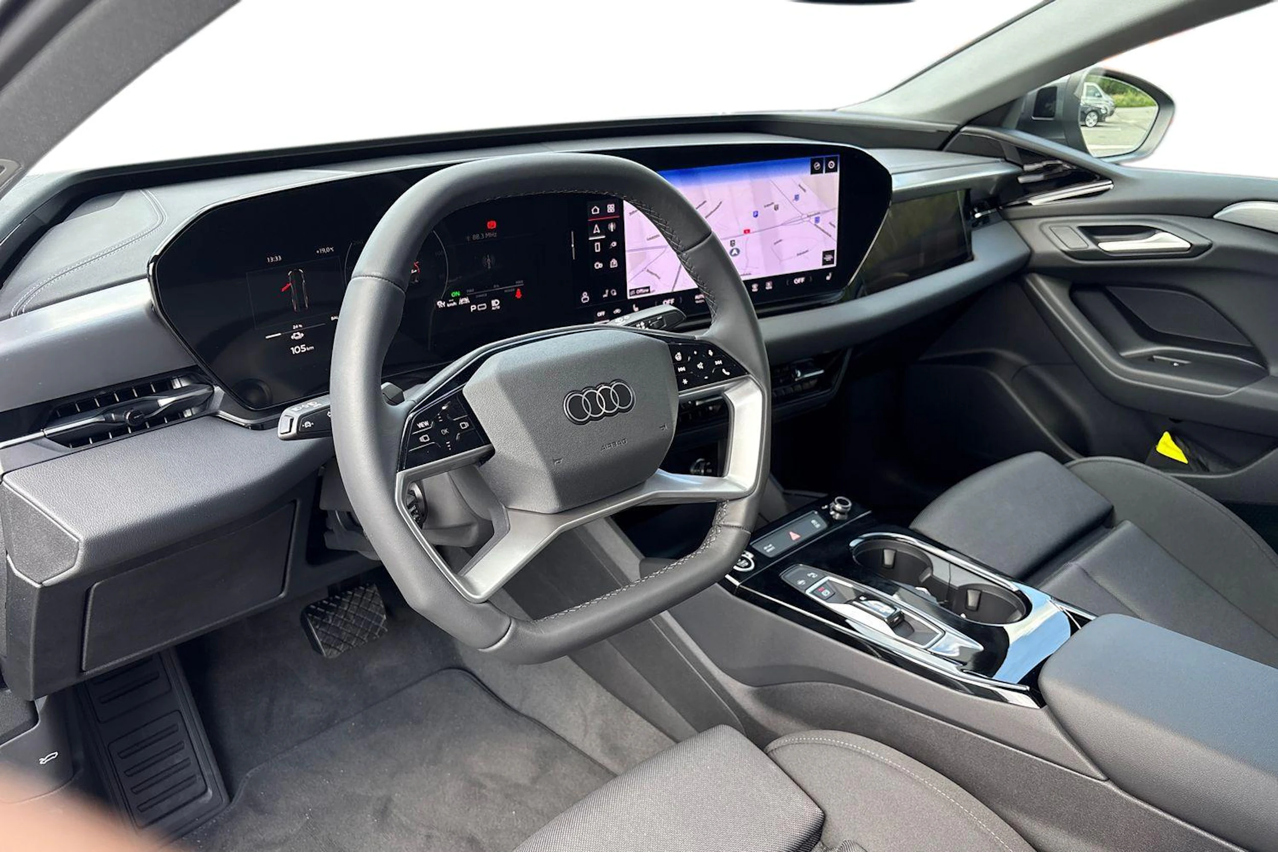 harmaa Audi A6 e-tron 2026 kuva 6.