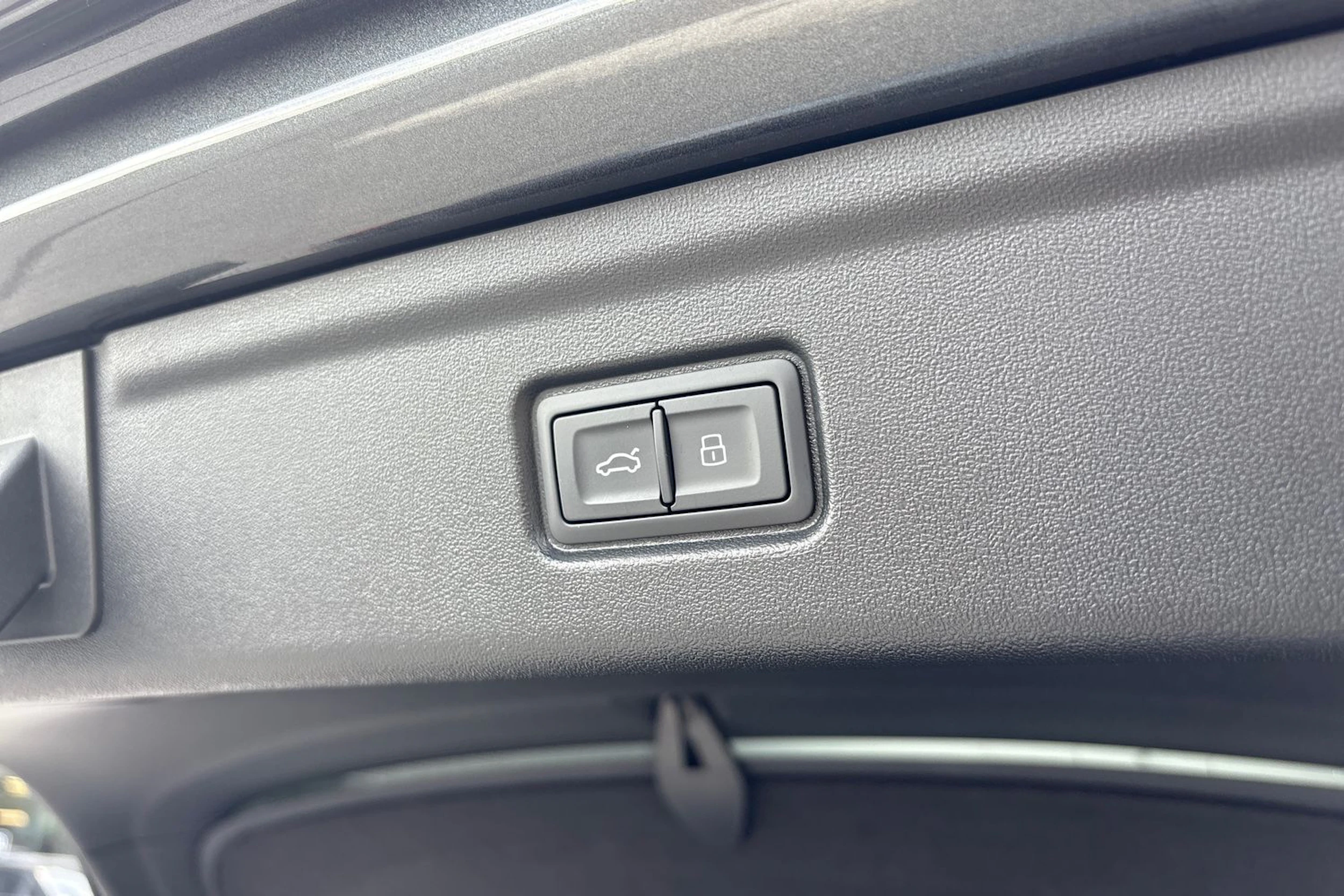 harmaa Audi A6 e-tron 2026 kuva 11.