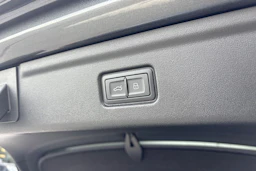 harmaa Audi A6 e-tron 2026 kuva 11.