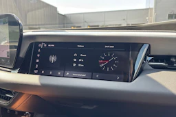harmaa Audi A6 e-tron 2026 kuva 12.