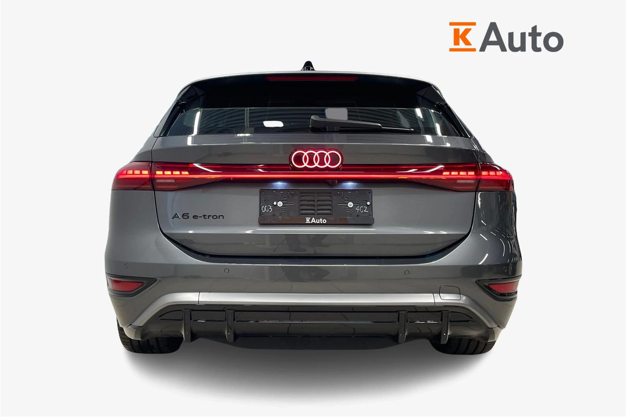 harmaa Audi A6 e-tron 2026 kuva 3.