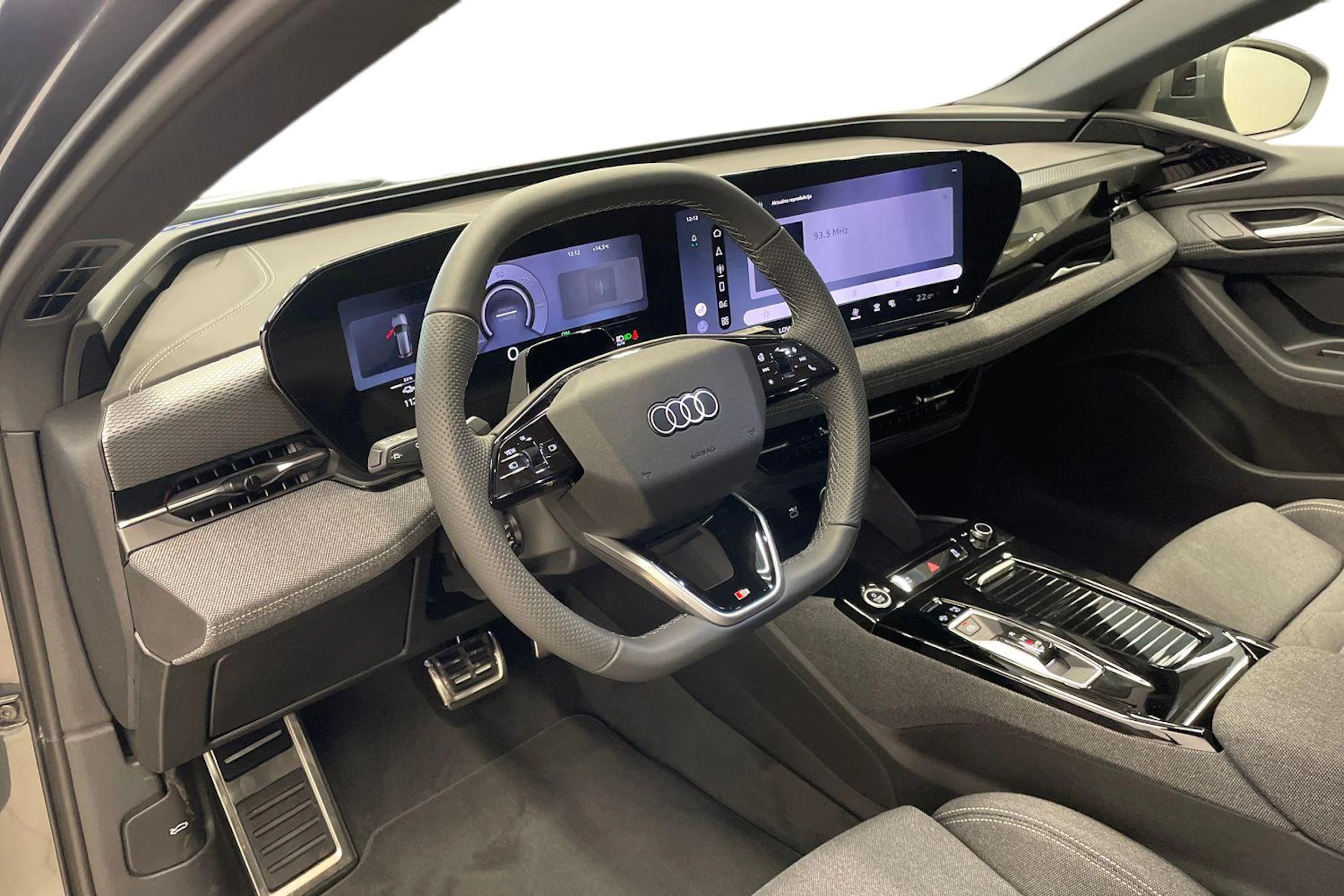 harmaa Audi A6 e-tron 2026 kuva 6.