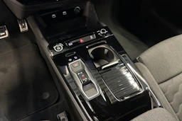 harmaa Audi A6 e-tron 2026 kuva 14.